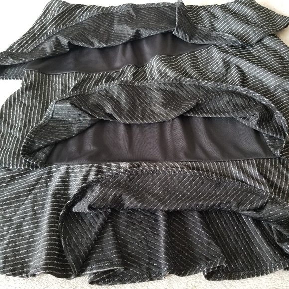 Vero MODA Metallic Striped Tiered Ruffle Mini Skirt - Picture 8 of 11